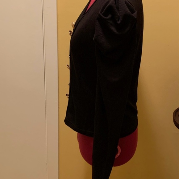 Women's Solid Color Woven V-neck Long Sleeve Top w/ button front - Picture 4 of 10